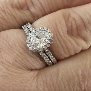 Oval diamond ring